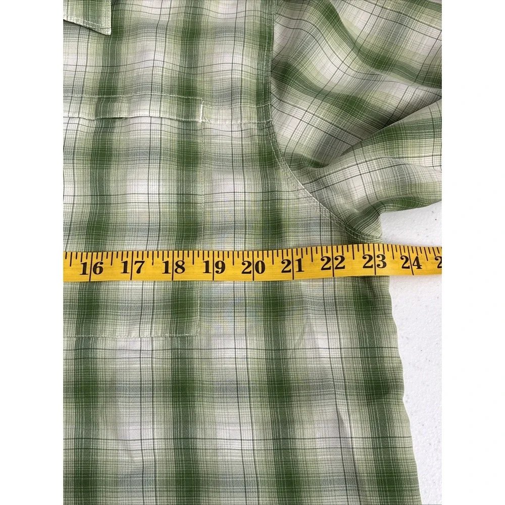 The North Face Men's Large Light Green White Plaid Short Sleeve Button Up Shirt‎